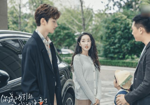 早日康复！李梦晒恢复训练视频 瑜伽球上练力量‍♀️