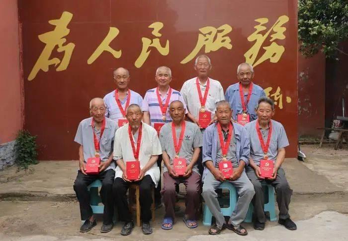 杭州姑娘一夜醒来被满地物资震撼，这些物资来自于哪里？